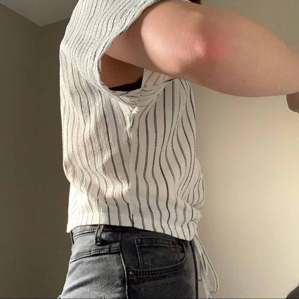 Black and White Striped Zara Cropped V-Neck Top - Picture 8 of 9